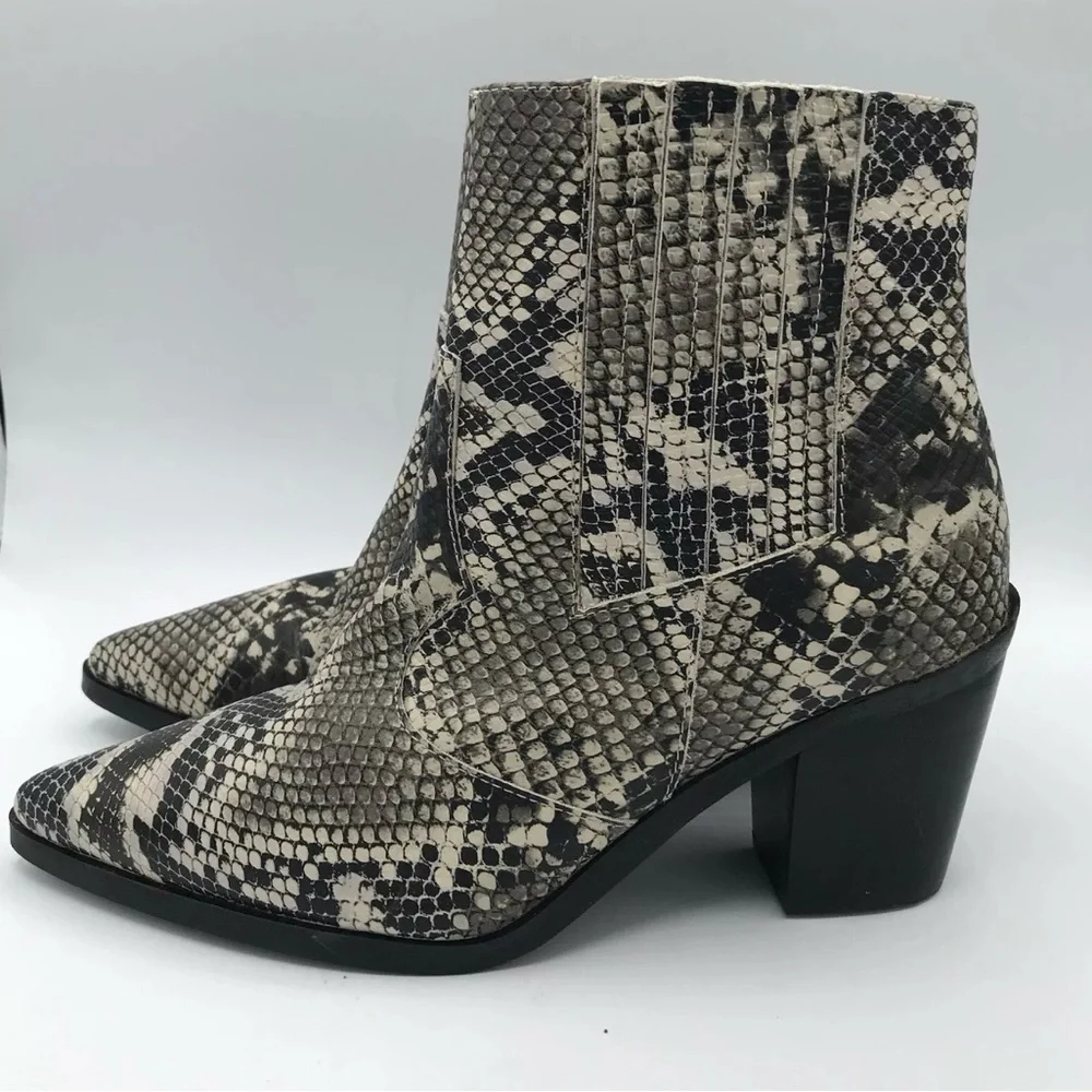 NWOB Blondo Que Waterproof Snakeskin Print Leather Block Heel Booties Sz 9.5 NEW